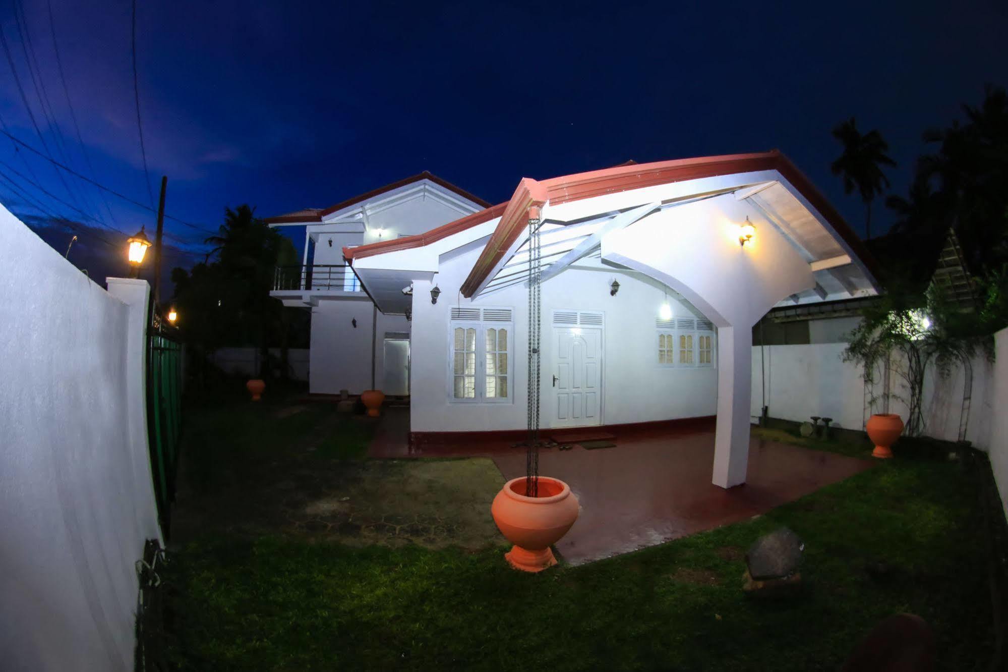 White Villa เวลิกามา ภายนอก รูปภาพ