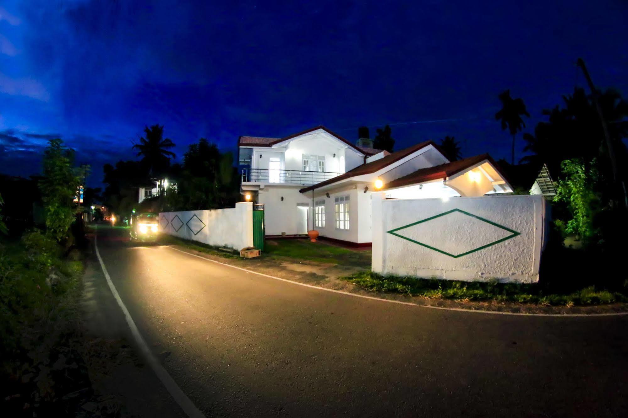 White Villa เวลิกามา ภายนอก รูปภาพ